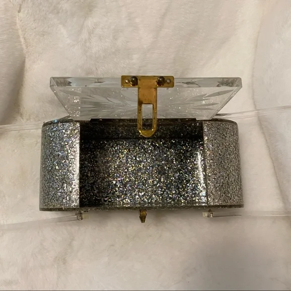 Vintage oval lucite purse, silver glitter double handle. Florida Handbags - Picture 5 of 5